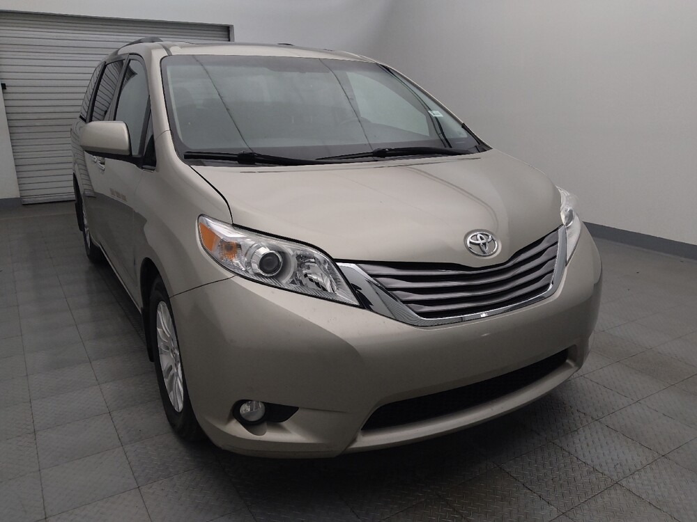 2017 Toyota Sienna in Live Oak, TX 78233 - 18088130 14
