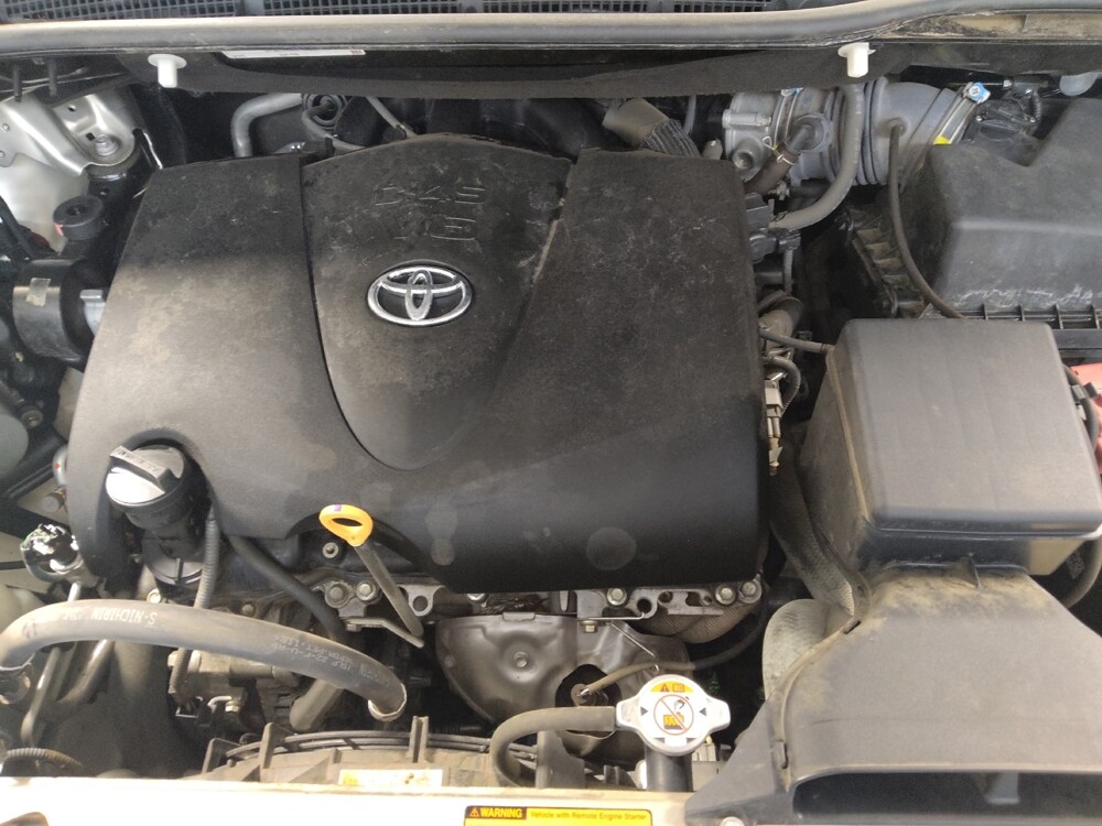 2017 Toyota Sienna in Live Oak, TX 78233 - 18088130 30