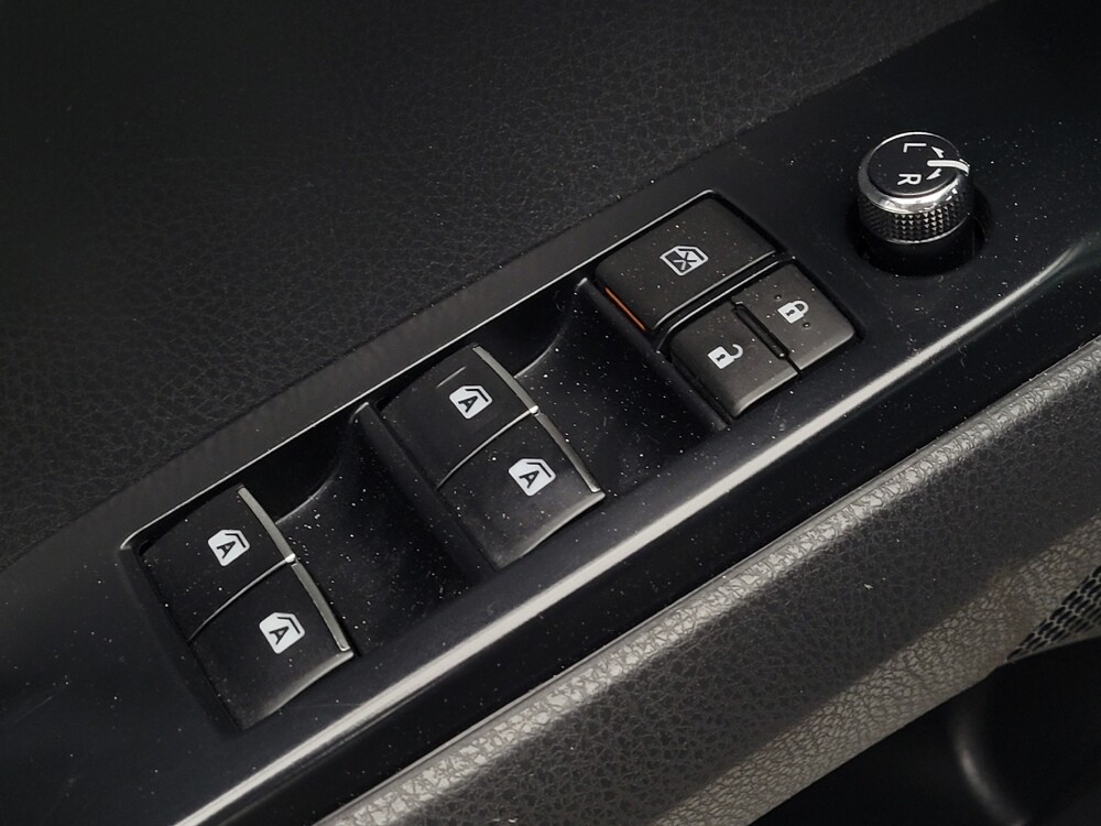 2018 Toyota Camry in Hialeah, FL 33014 - 18088138 27