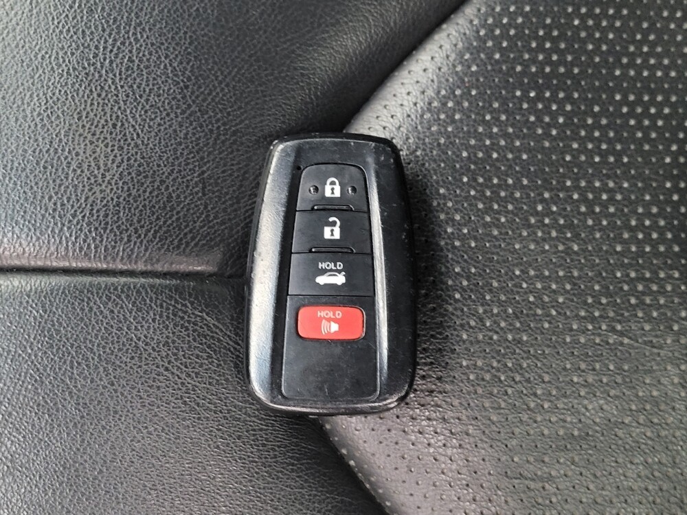 2018 Toyota Camry in Hialeah, FL 33014 - 18088138 32