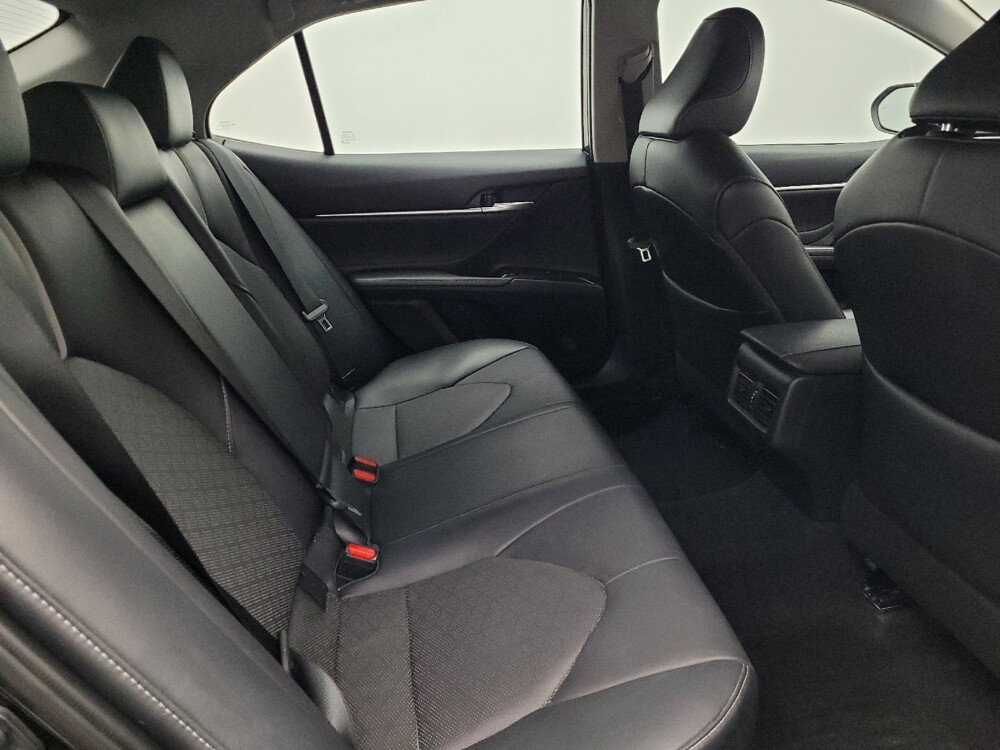 2018 Toyota Camry in Hialeah, FL 33014 - 18088138 19
