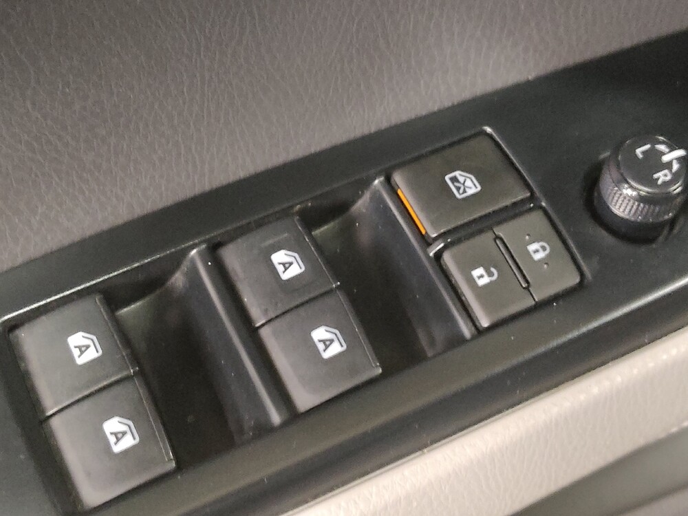 2018 Toyota Camry in Bradenton, FL 34207 - 18088189 27