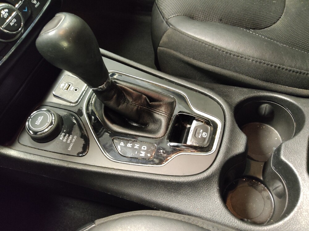 2019 Jeep Cherokee in Houston, TX 77060 - 18088205 26