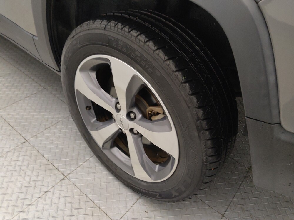 2019 Jeep Cherokee in Houston, TX 77060 - 18088205 31