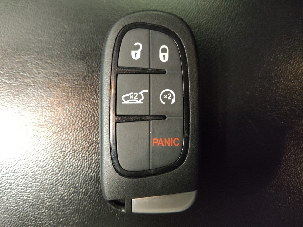 2019 Jeep Cherokee in Houston, TX 77060 - 18088205 32