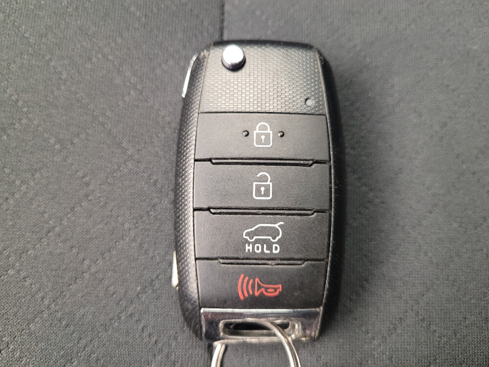 2017 Kia Sorento in Toledo, OH 43617 - 18088237 32