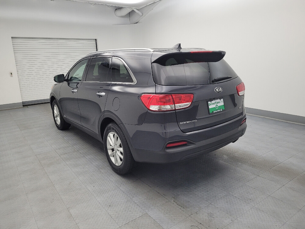 2017 Kia Sorento in Toledo, OH 43617 - 18088237 5