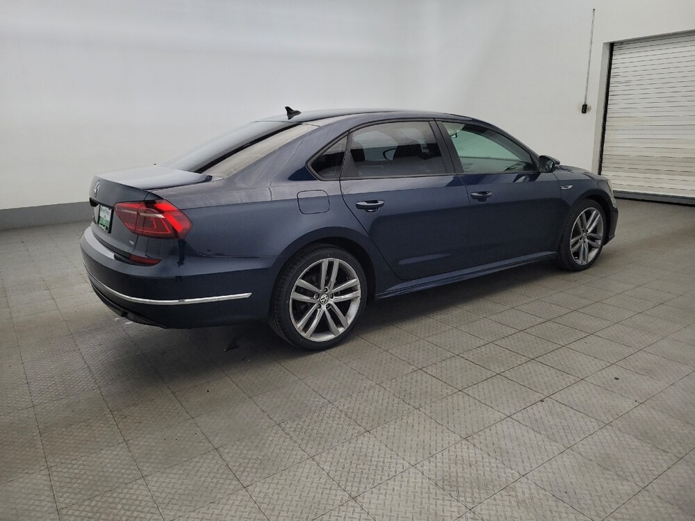 2018 Volkswagen Passat in Plymouth Meeting, PA 19462 - 18088240 10
