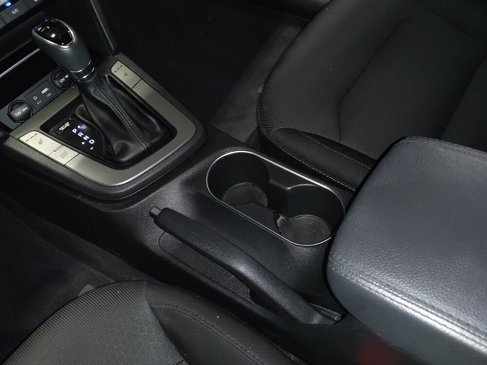 2017 Hyundai Elantra in Lauderdale Lakes, FL 33313 - 18088284 26