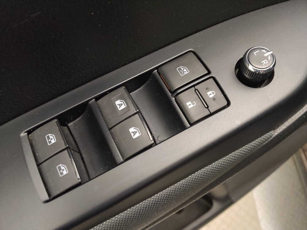 2019 Toyota Highlander in Colorado Springs, CO 80909 - 18088286 27