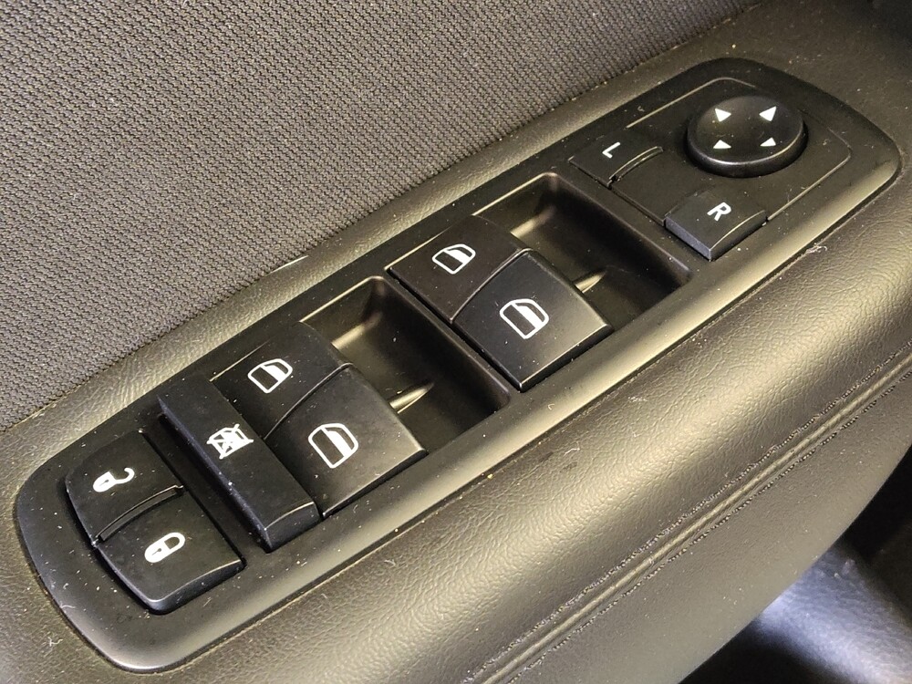 2016 Chrysler 200 in Houston, TX 77060 - 18088308 27