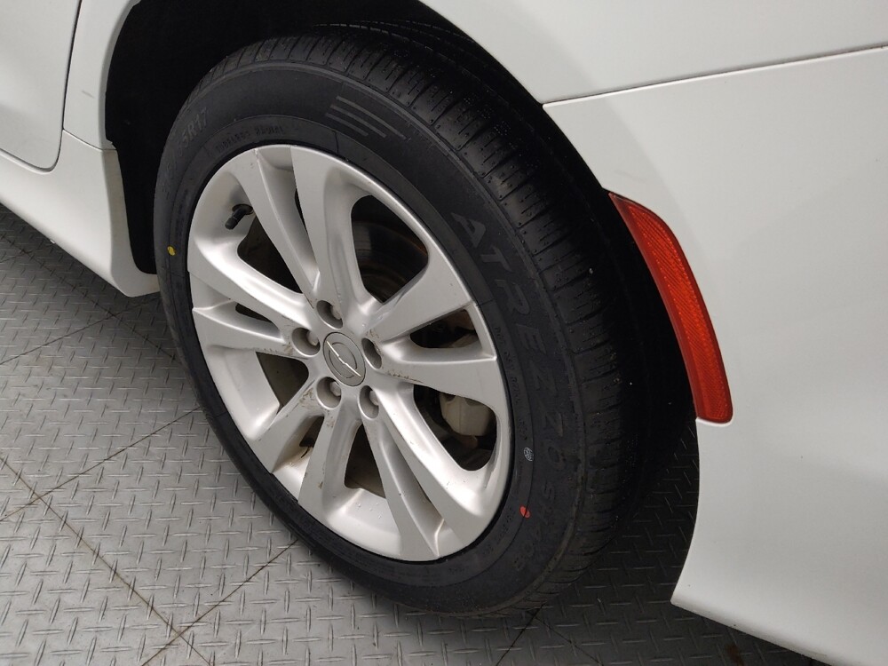 2016 Chrysler 200 in Houston, TX 77060 - 18088308 31