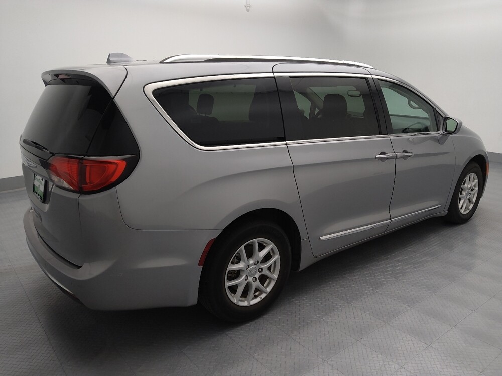 2020 Chrysler Pacifica in Independence, MO 64055 - 18088341 10