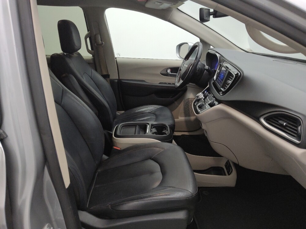 2020 Chrysler Pacifica in Independence, MO 64055 - 18088341 21