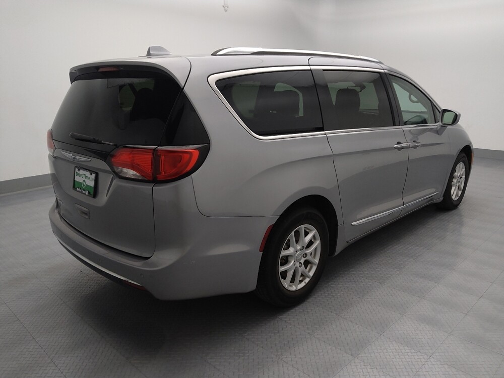 2020 Chrysler Pacifica in Independence, MO 64055 - 18088341 9