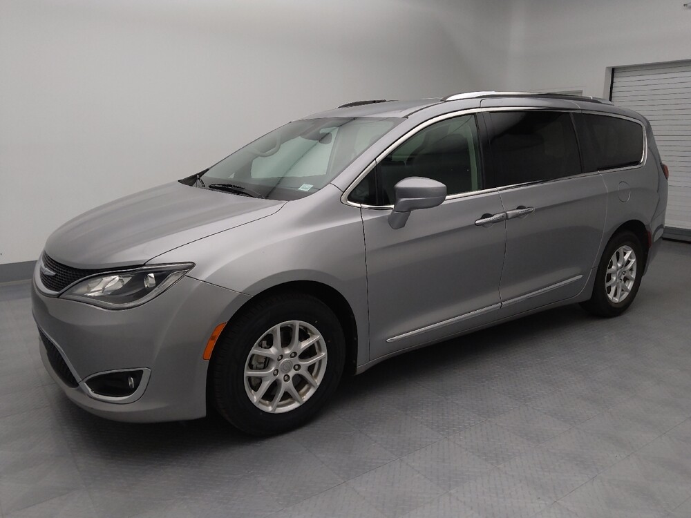 2020 Chrysler Pacifica in Independence, MO 64055 - 18088341 2