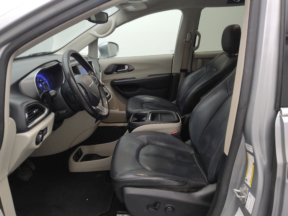 2020 Chrysler Pacifica in Independence, MO 64055 - 18088341 17