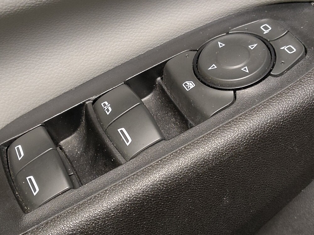 2020 Chevrolet Equinox in Greenville, SC 29607 - 18088358 27