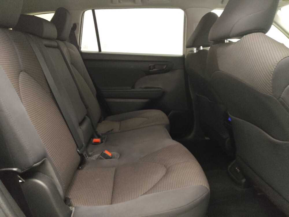 2022 Toyota Highlander in Lombard, IL 60148 - 18088372 19