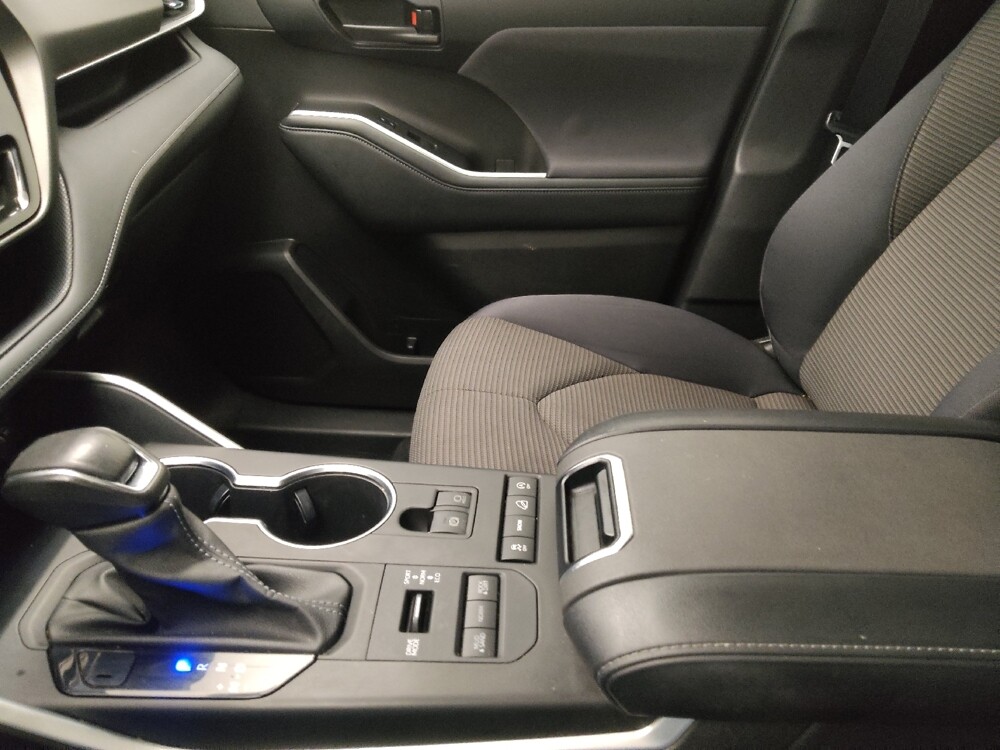 2022 Toyota Highlander in Lombard, IL 60148 - 18088372 26