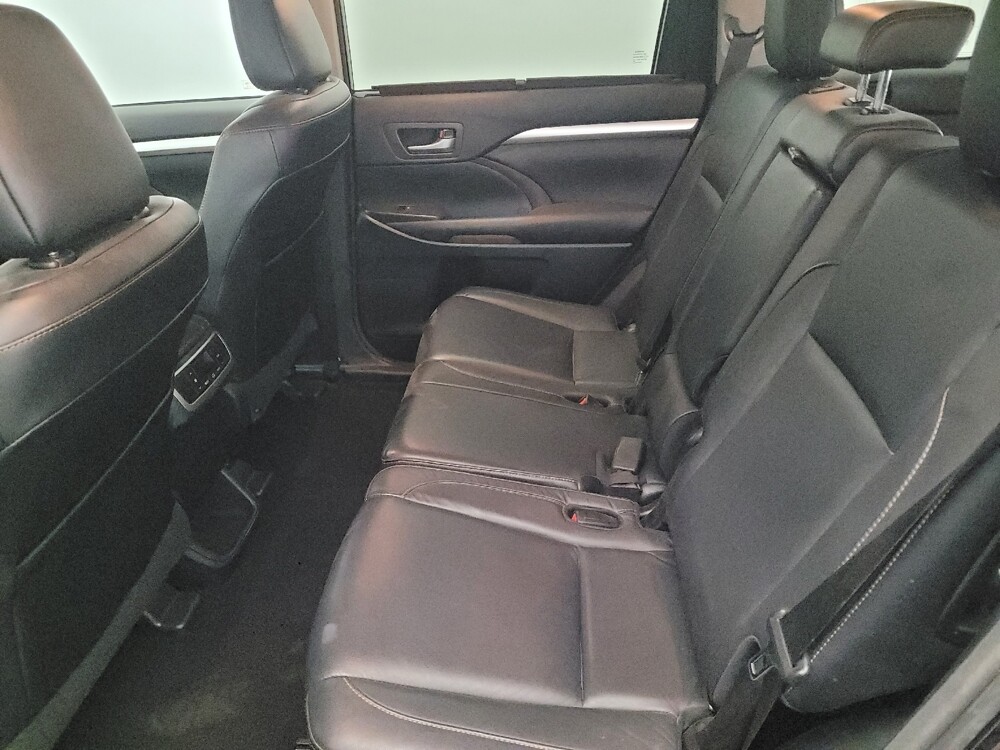 2017 Toyota Highlander in Williamstown, NJ 8094 - 18088388 18