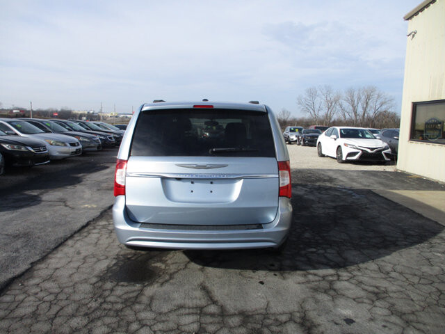 2016 Chrysler Town & Country in Oak Grove, MO 64075 - 18088451 6