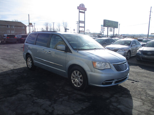 2016 Chrysler Town & Country in Oak Grove, MO 64075 - 18088451 3