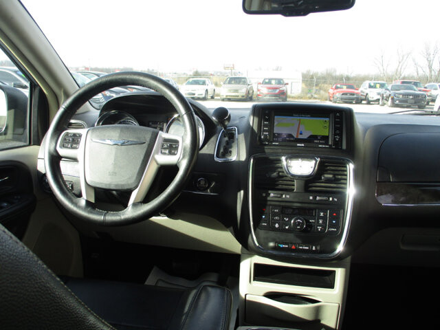 2016 Chrysler Town & Country in Oak Grove, MO 64075 - 18088451 13