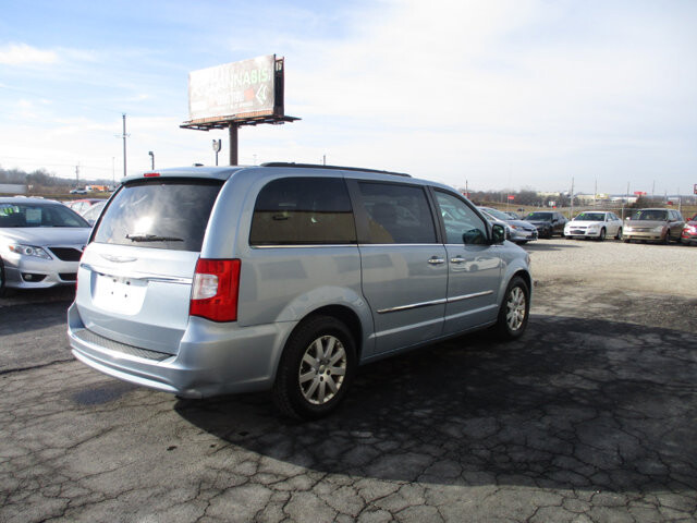 2016 Chrysler Town & Country in Oak Grove, MO 64075 - 18088451 5