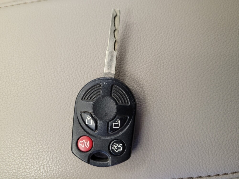 2017 Ford Escape in Fresno, CA 93726 - 18088467 32