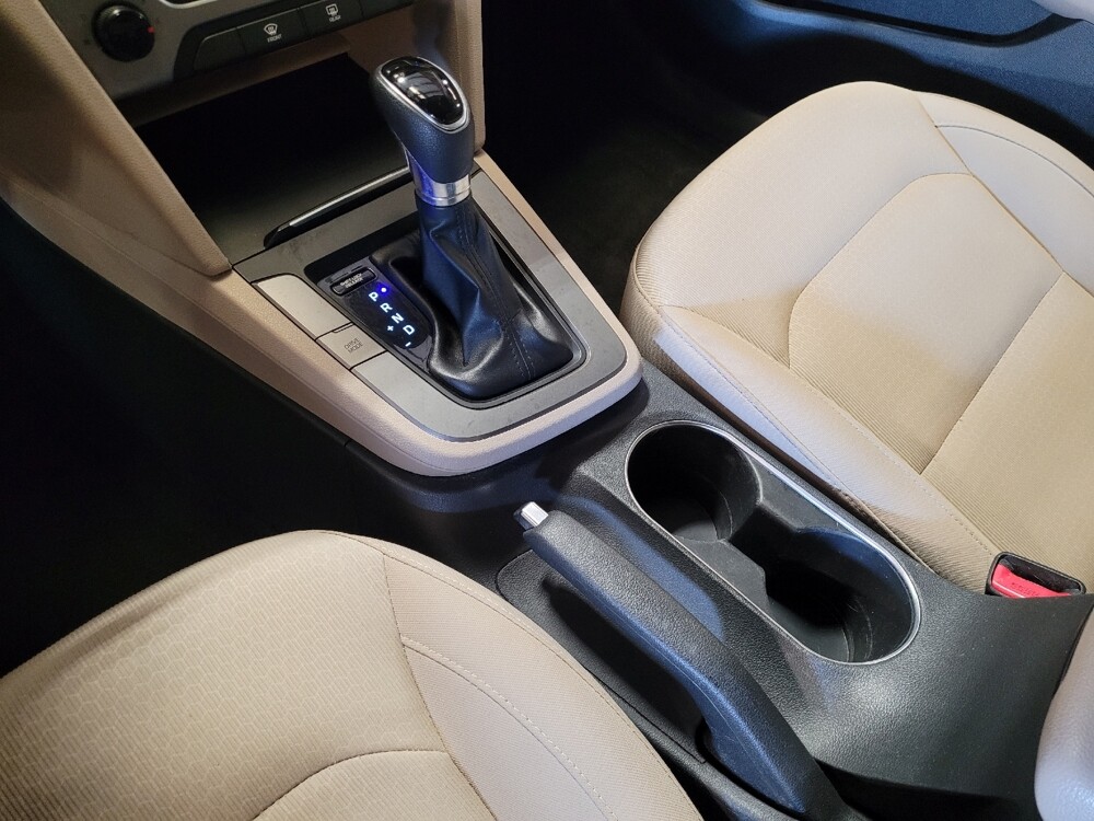 2017 Hyundai Elantra in Orlando, FL 32808 - 18088533 22