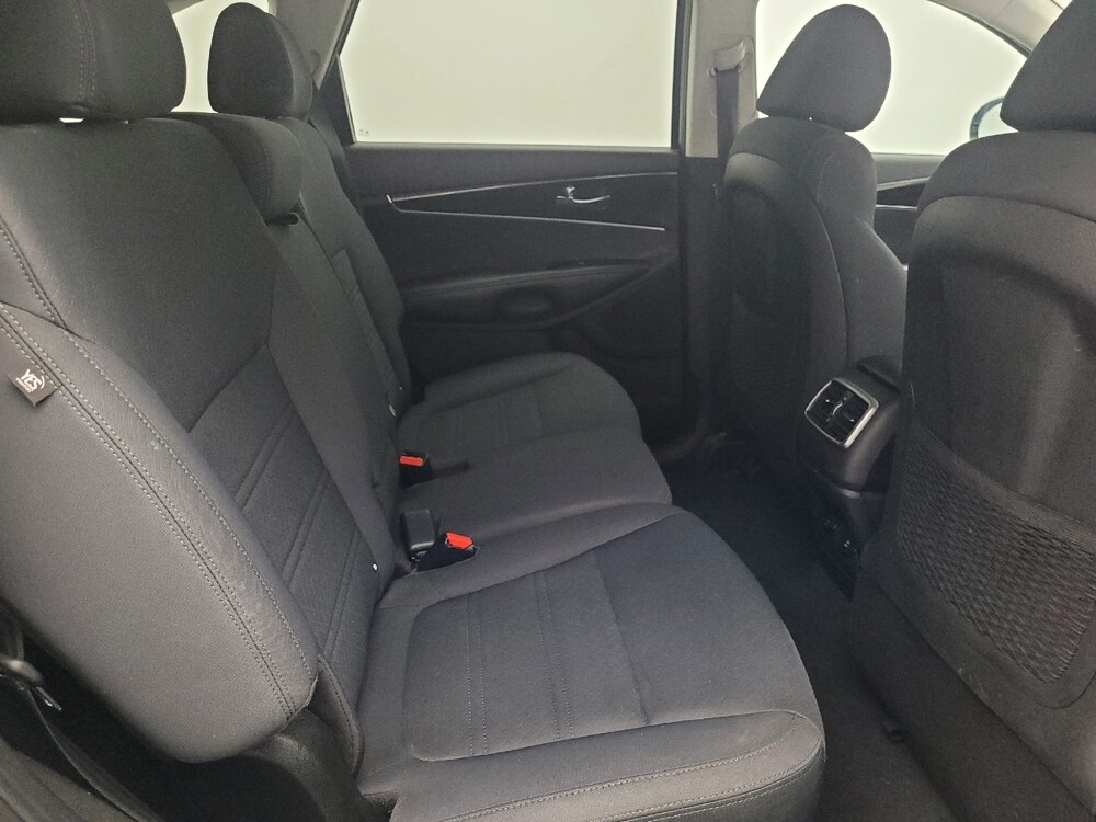 2019 Kia Sorento in Orlando, FL 32808 - 18088535 19