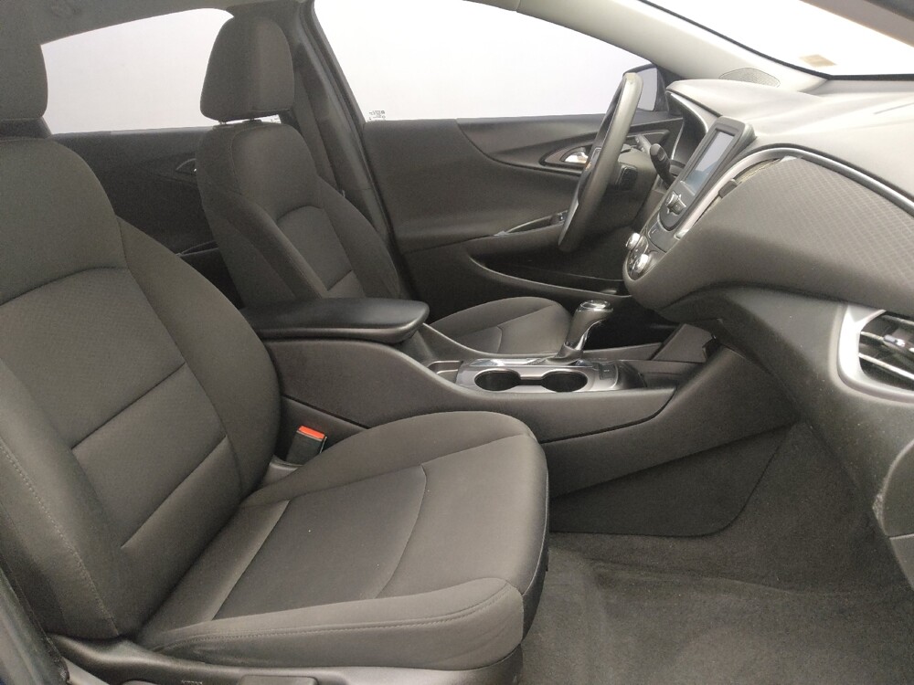 2018 Chevrolet Malibu in Mobile, AL 36606 - 18088542 21