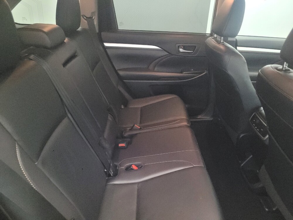 2019 Toyota Highlander in Williamstown, NJ 8094 - 18088614 19