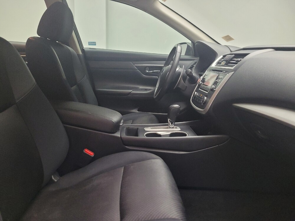 2017 Nissan Altima in Indianapolis, IN 46222 - 18088648 21