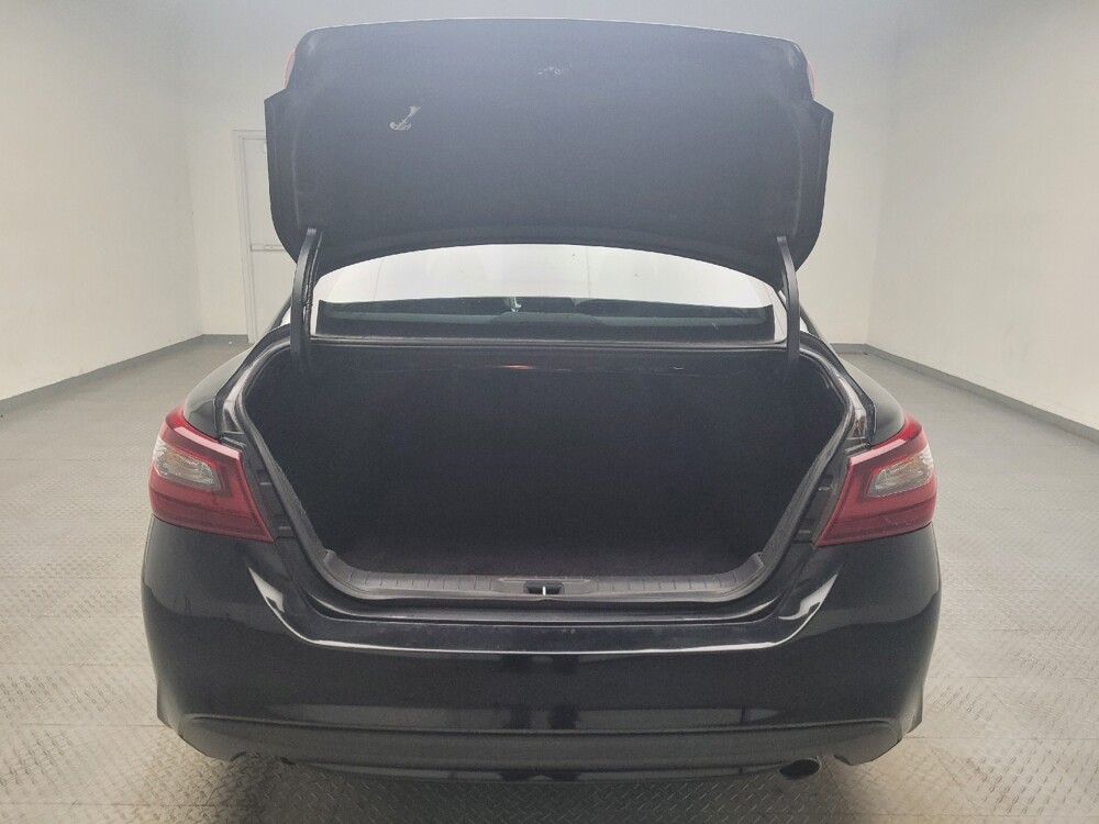 2017 Nissan Altima in Indianapolis, IN 46222 - 18088648 29