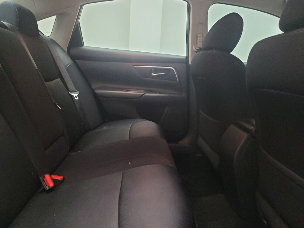 2017 Nissan Altima in Indianapolis, IN 46222 - 18088648 19