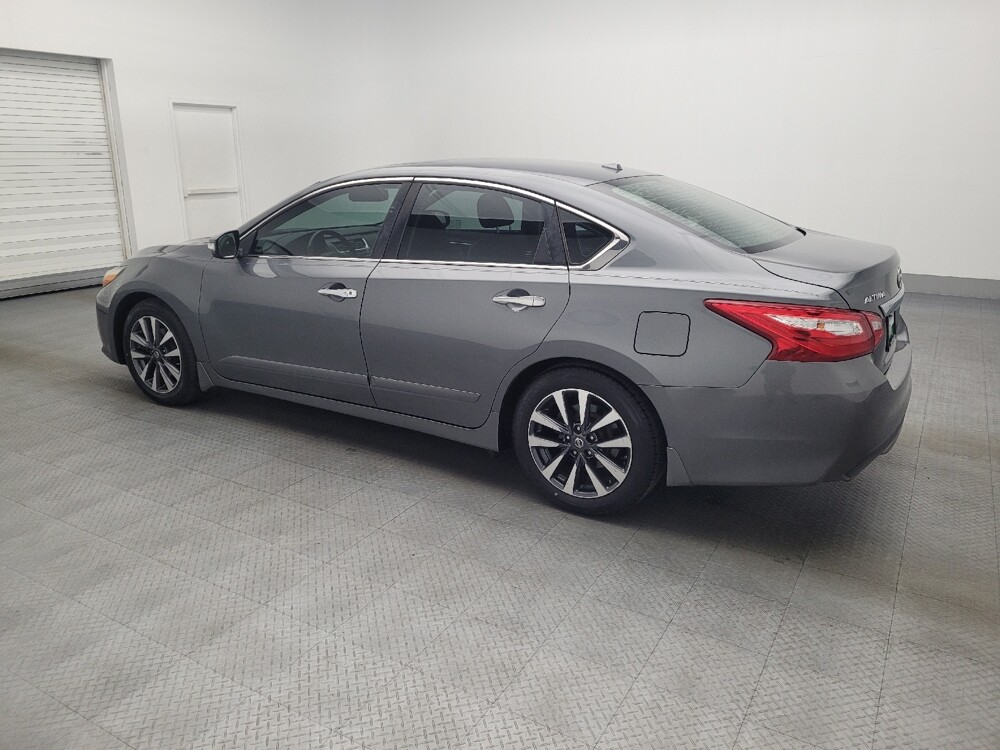 2017 Nissan Altima in Orlando, FL 32808 - 18088693 3