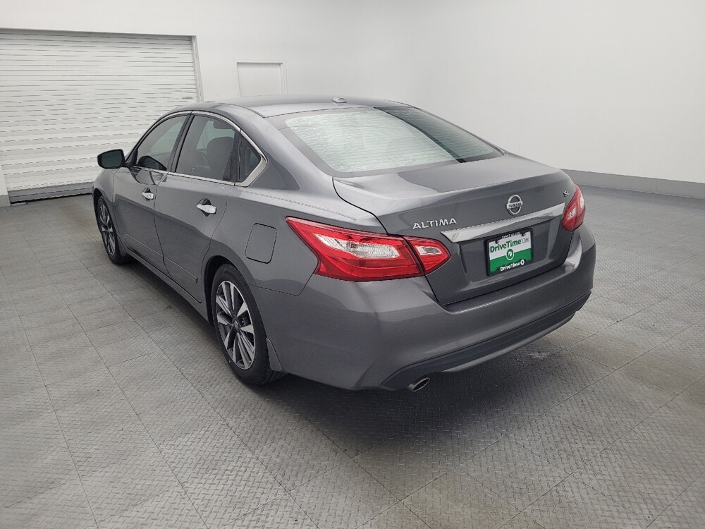 2017 Nissan Altima in Orlando, FL 32808 - 18088693 5
