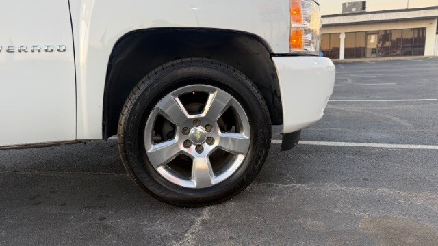 2011 Chevrolet Silverado 1500 in Dallas, TX 75228 - 18088747 5