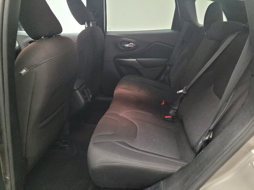 2019 Jeep Cherokee in Riverside, CA 92504 - 18088763 18