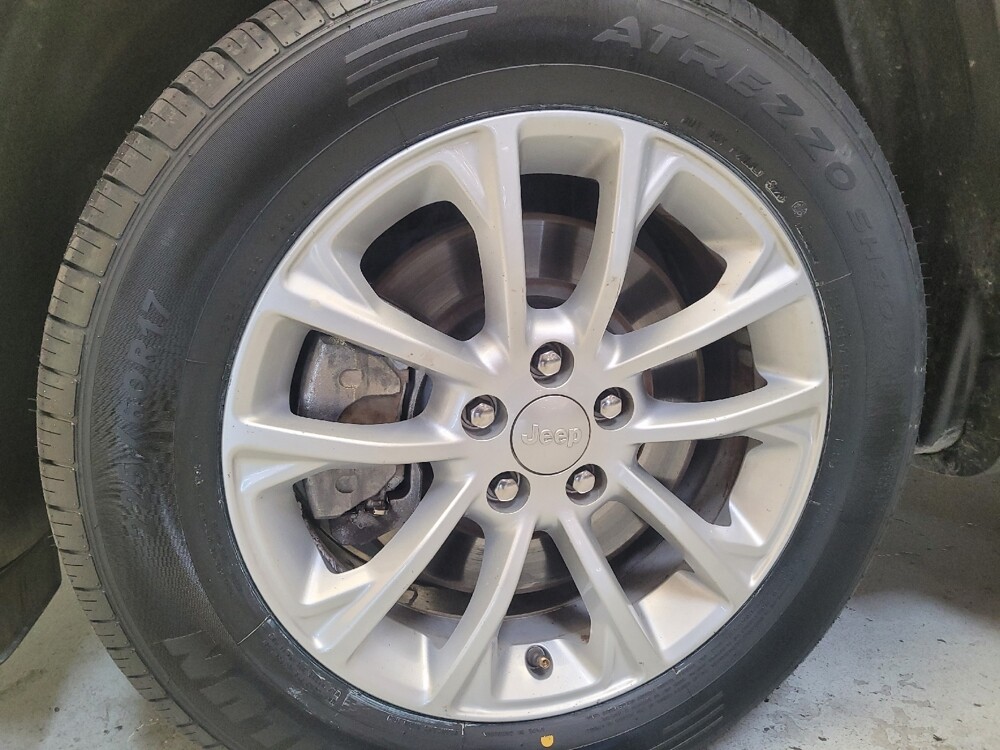 2019 Jeep Cherokee in Riverside, CA 92504 - 18088763 31