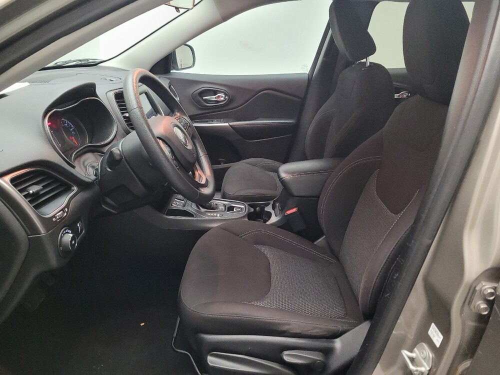 2019 Jeep Cherokee in Riverside, CA 92504 - 18088763 17