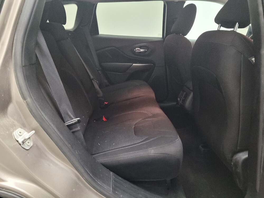 2019 Jeep Cherokee in Riverside, CA 92504 - 18088763 19