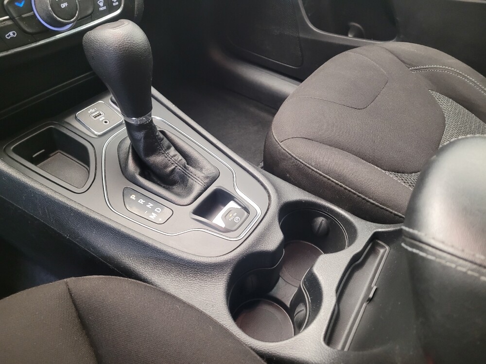 2019 Jeep Cherokee in Riverside, CA 92504 - 18088763 26