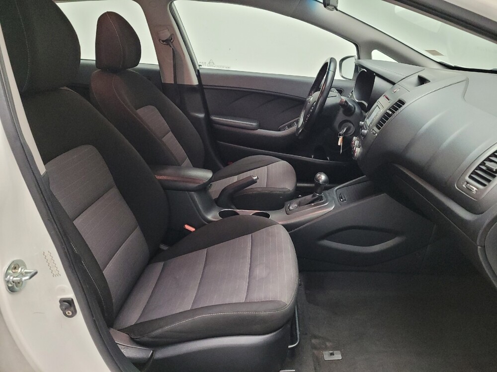 2016 Kia Forte in Riverside, CA 92504 - 18088765 21