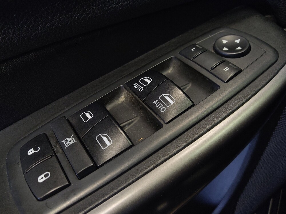 2019 Jeep Cherokee in Houston, TX 77060 - 18088910 27