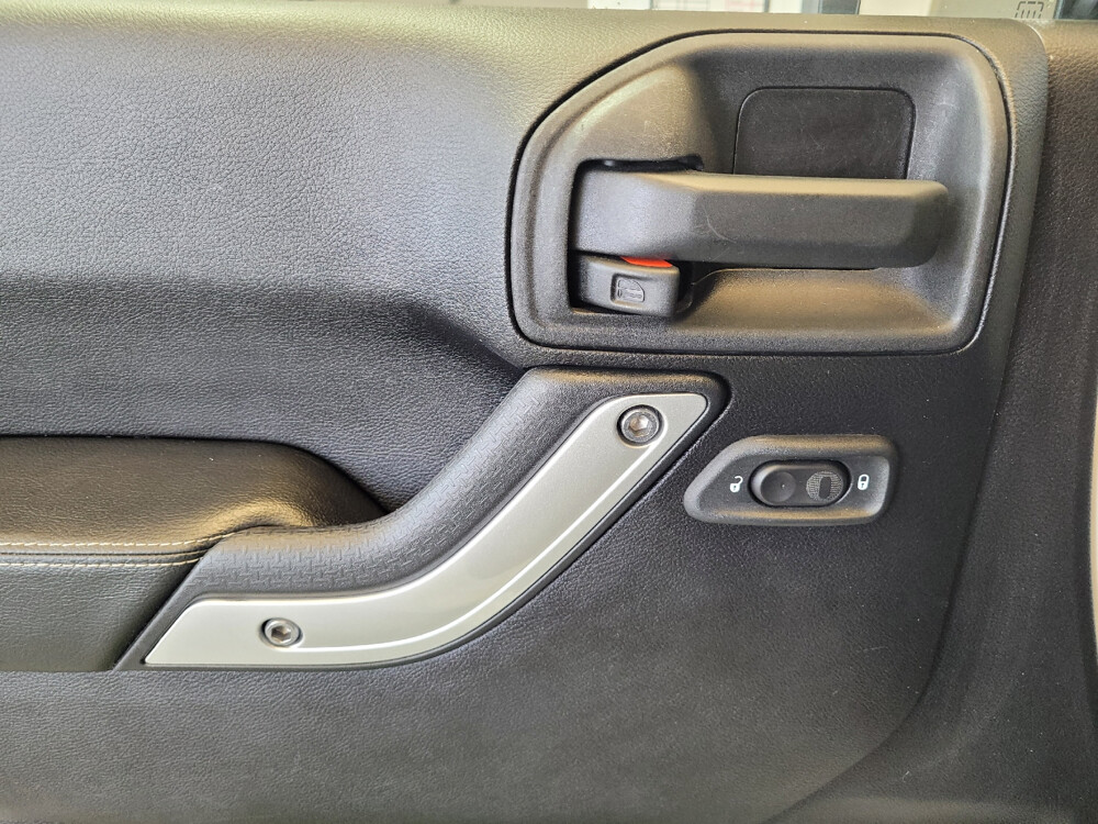 2015 Jeep Wrangler in Columbus, OH 43228 - 18088920 27