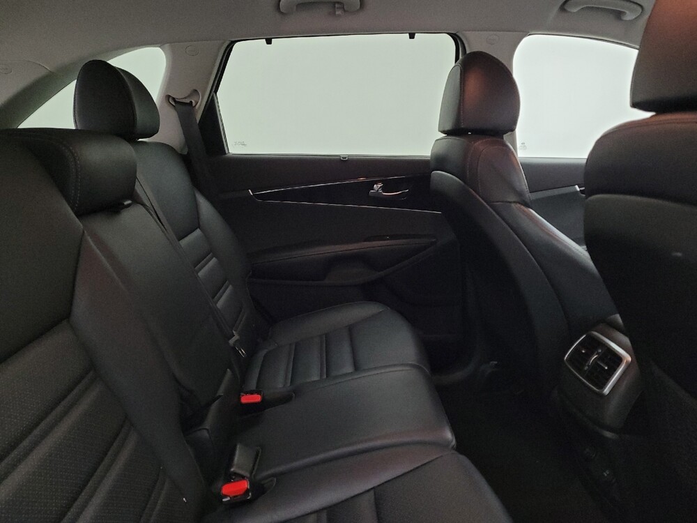2018 Kia Sorento in Toledo, OH 43617 - 18088925 19