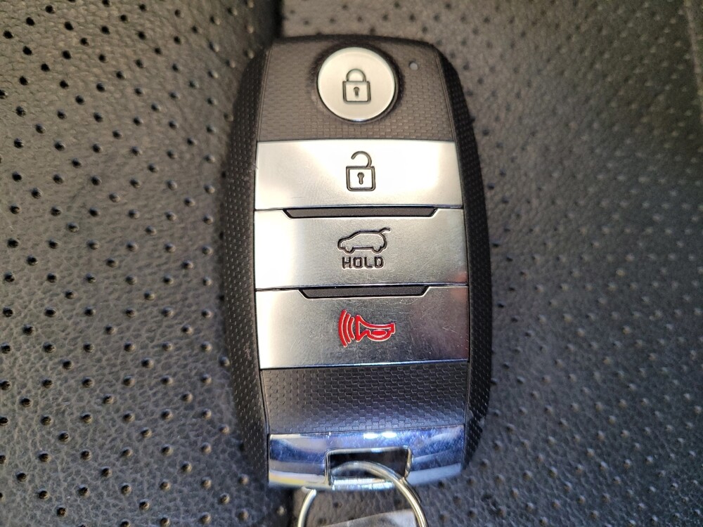 2018 Kia Sorento in Toledo, OH 43617 - 18088925 32